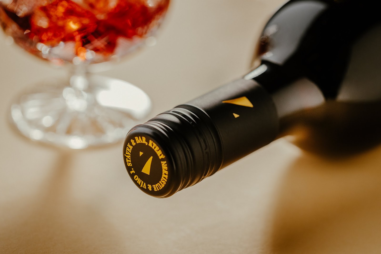 紅酒酒標設計瓶型設計(圖4) 紅酒酒標設計瓶型設計(圖4)