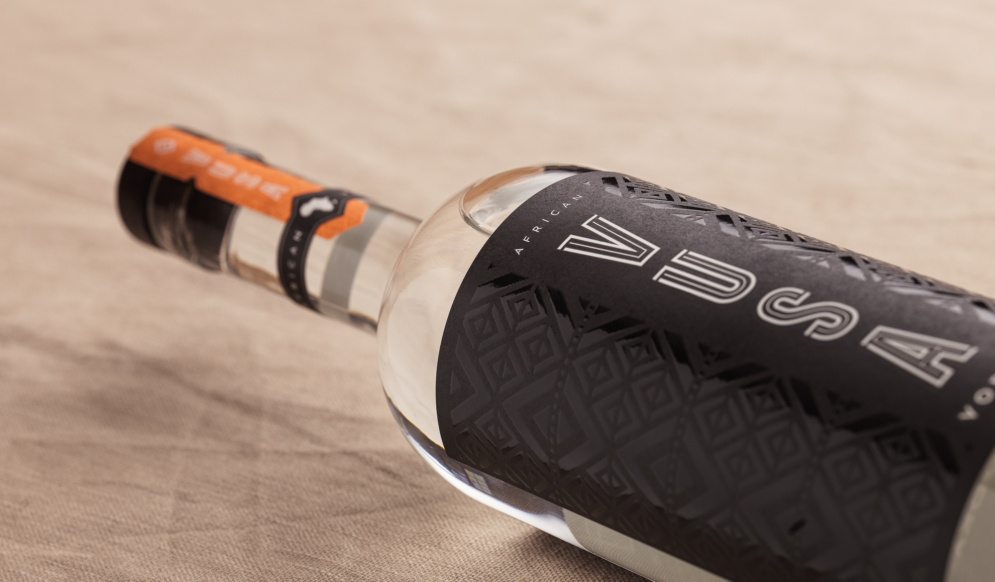 光瓶子伏特加酒包裝設(shè)計(jì)(圖2) 光瓶子伏特加酒包裝設(shè)計(jì)(圖2)