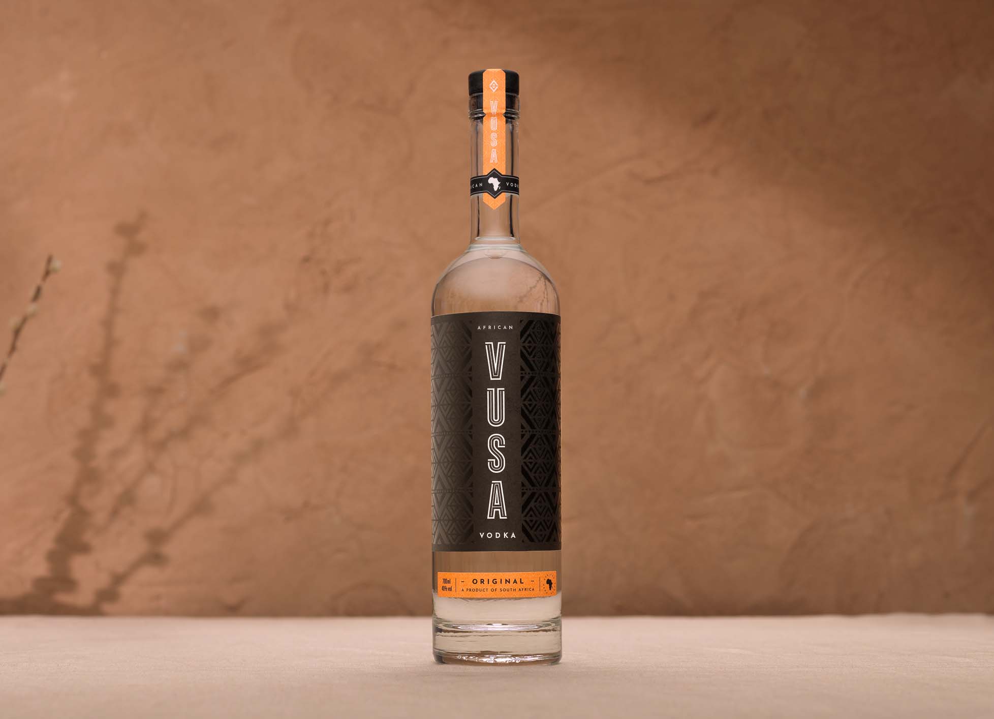 光瓶子伏特加酒包裝設(shè)計(jì)(圖1) 光瓶子伏特加酒包裝設(shè)計(jì)(圖1)