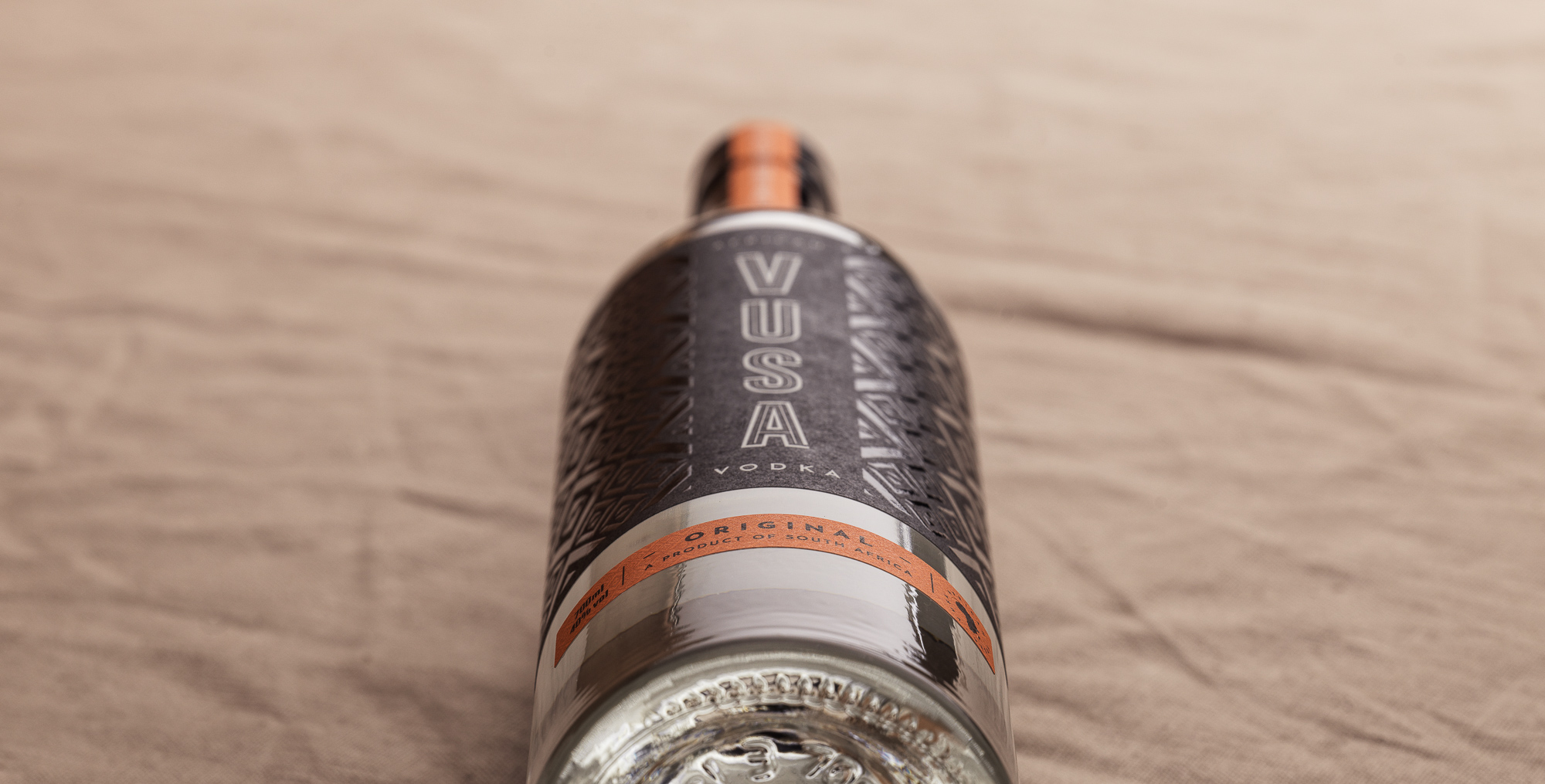 光瓶子伏特加酒包裝設(shè)計(jì)(圖3) 光瓶子伏特加酒包裝設(shè)計(jì)(圖3)