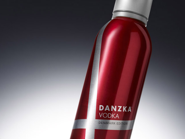 簡約限量的不銹鋼瓶裝酒包裝設計(圖1)