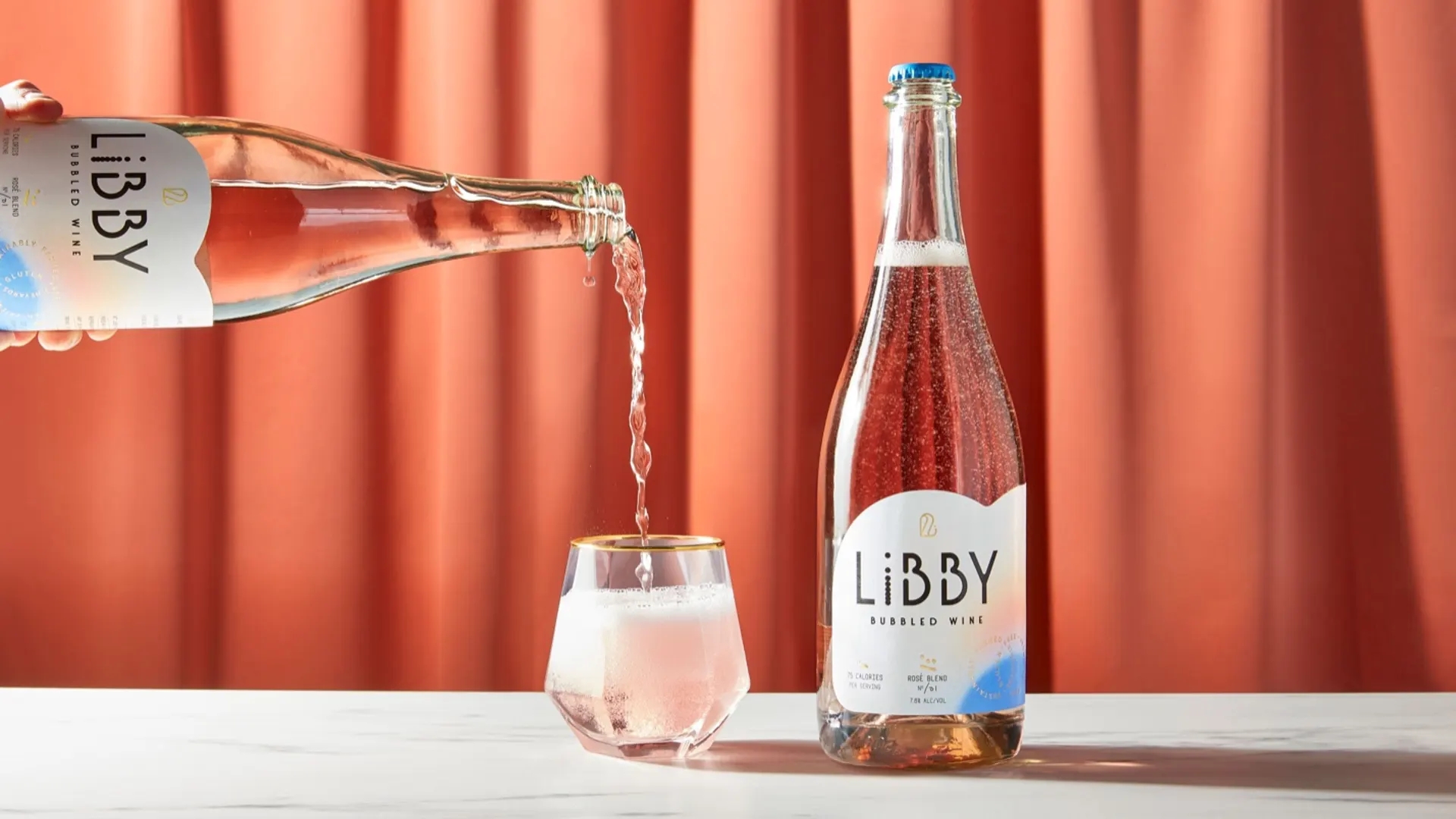 起泡葡萄酒包裝這樣設計有趣并充滿活力(圖2) 起泡葡萄酒包裝這樣設計有趣并充滿活力(圖2)