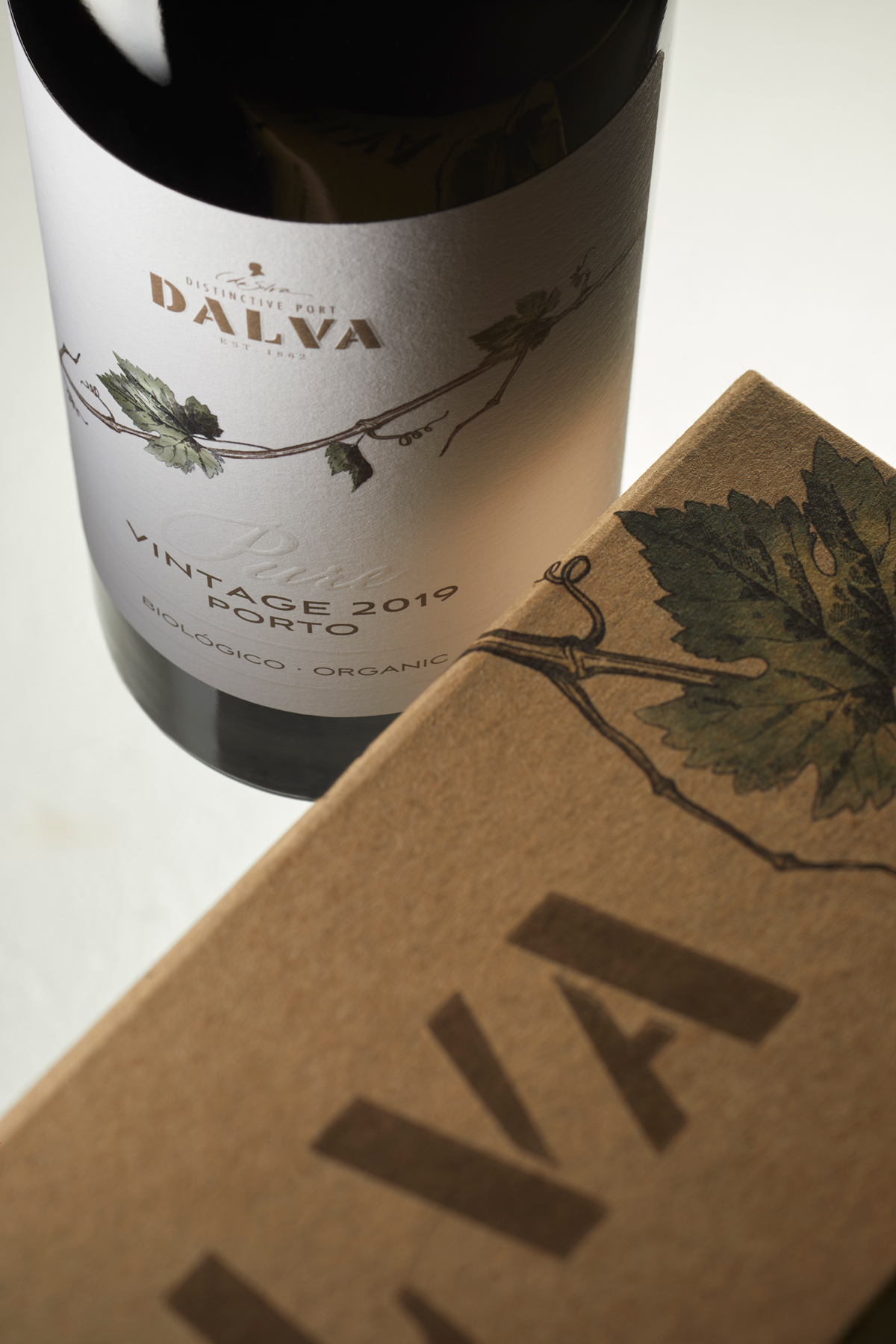 簡約設計的葡萄酒包裝設計欣賞(圖4)