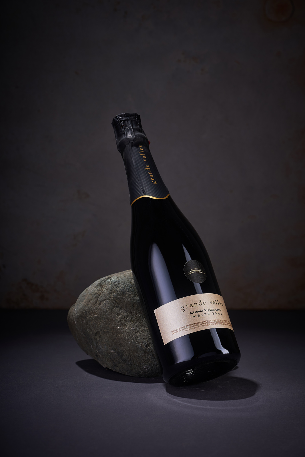 極簡主義的起泡酒包裝設計這樣做(圖4) 極簡主義的起泡酒包裝設計這樣做(圖4)