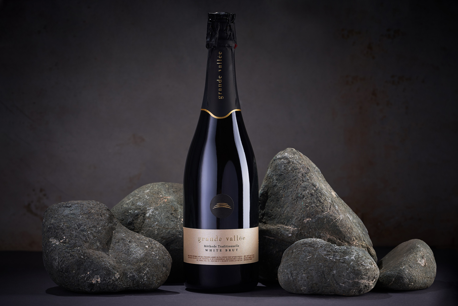 極簡主義的起泡酒包裝設計這樣做(圖1) 極簡主義的起泡酒包裝設計這樣做(圖1)