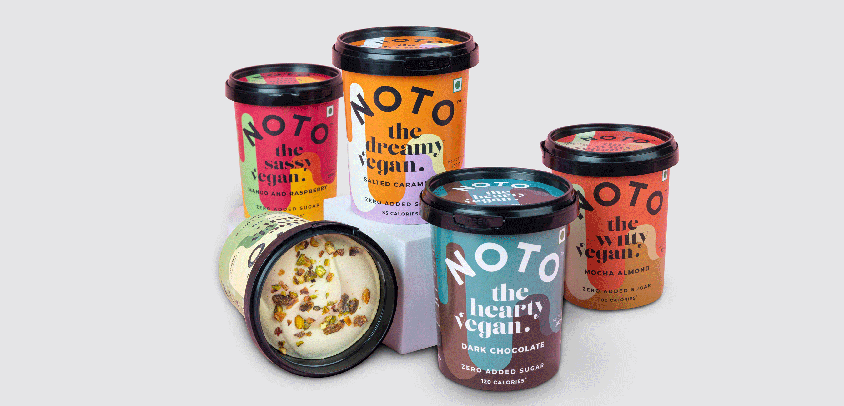 NOTO素食冰淇淋包裝設(shè)計(jì)采用大膽、明亮的色調(diào)吸人眼球(圖1) NOTO素食冰淇淋包裝設(shè)計(jì)采用大膽、明亮的色調(diào)吸人眼球(圖1)