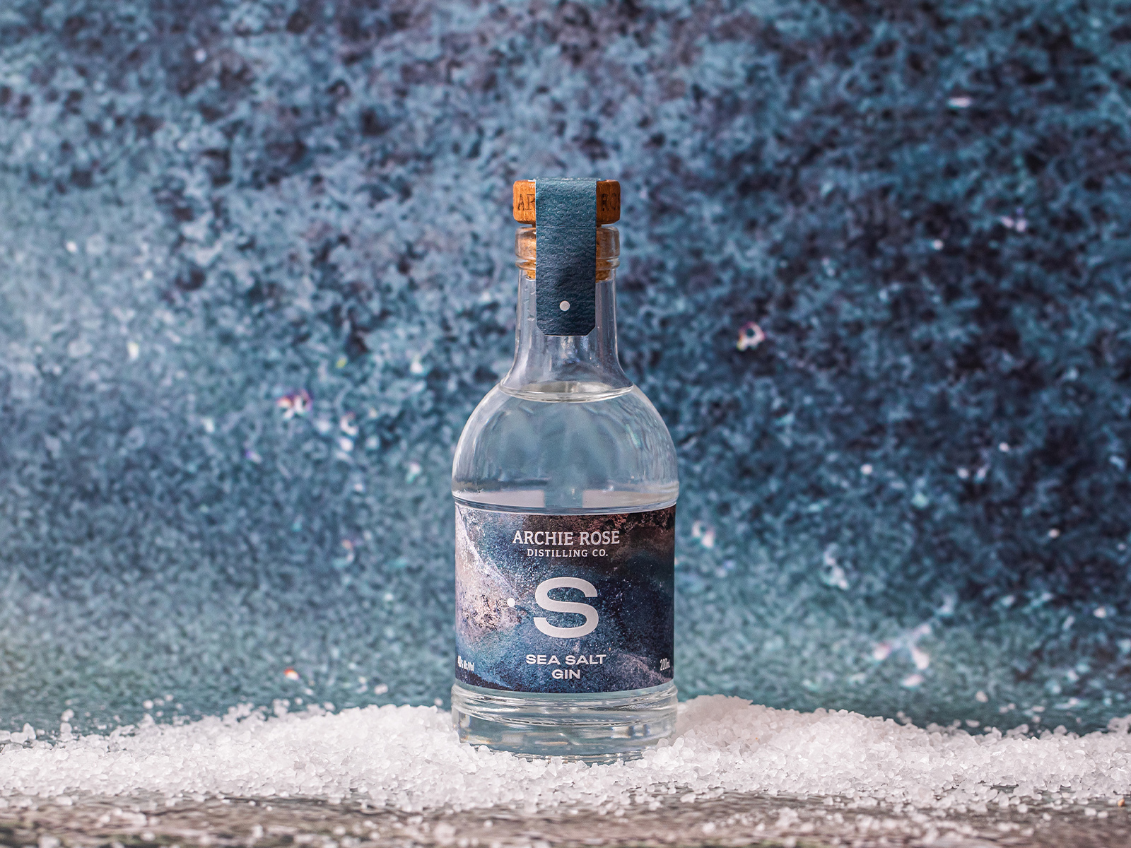 海鹽杜松子酒和粉紅胡椒伏特加的包裝設(shè)計(jì)作品參考(圖2) 海鹽杜松子酒和粉紅胡椒伏特加的包裝設(shè)計(jì)作品參考(圖2)