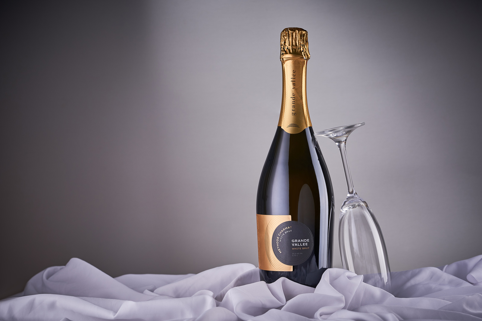 現代簡潔的起泡酒包裝設計參考(圖4) 現代簡潔的起泡酒包裝設計參考(圖4)