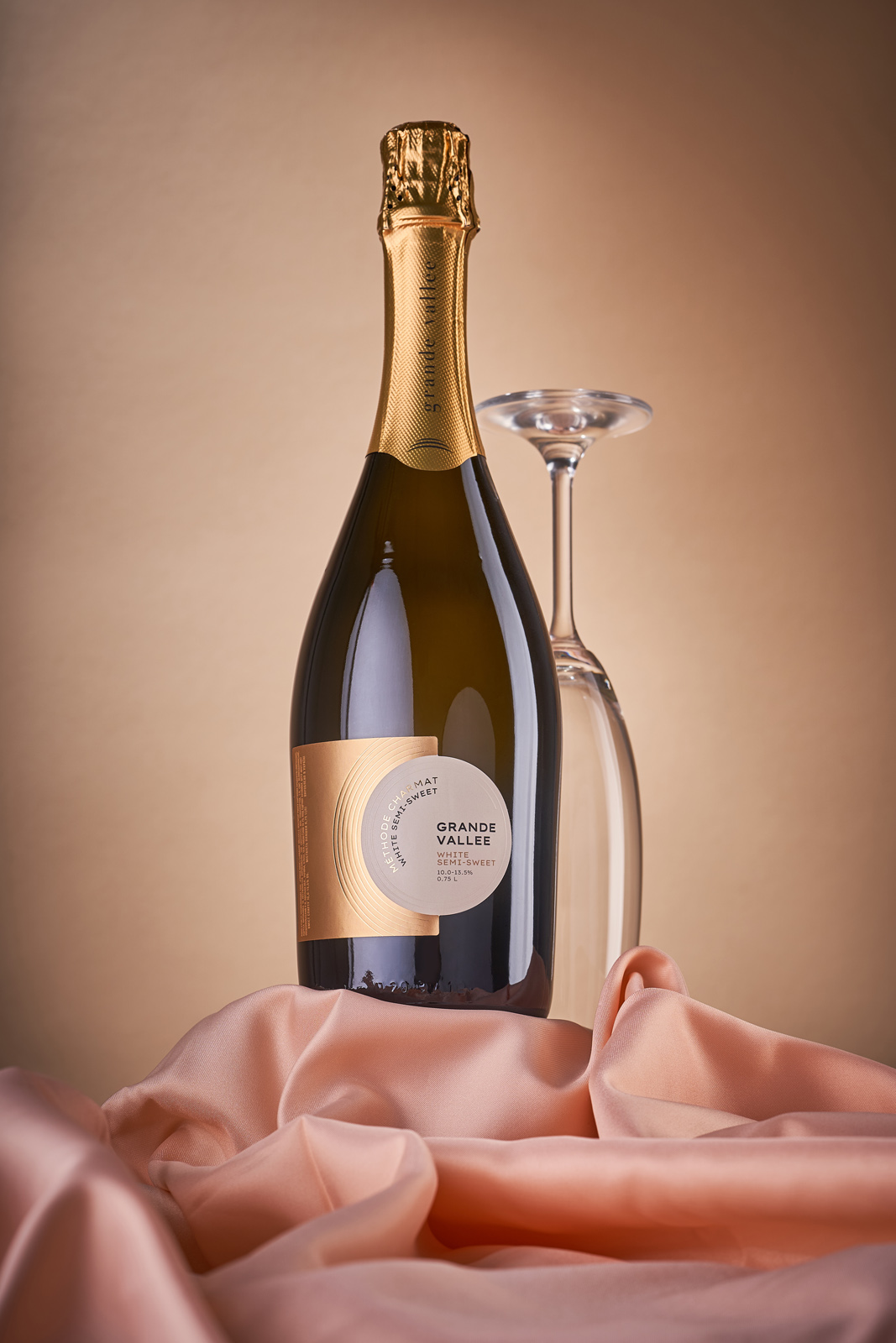 現代簡潔的起泡酒包裝設計參考(圖3) 現代簡潔的起泡酒包裝設計參考(圖3)