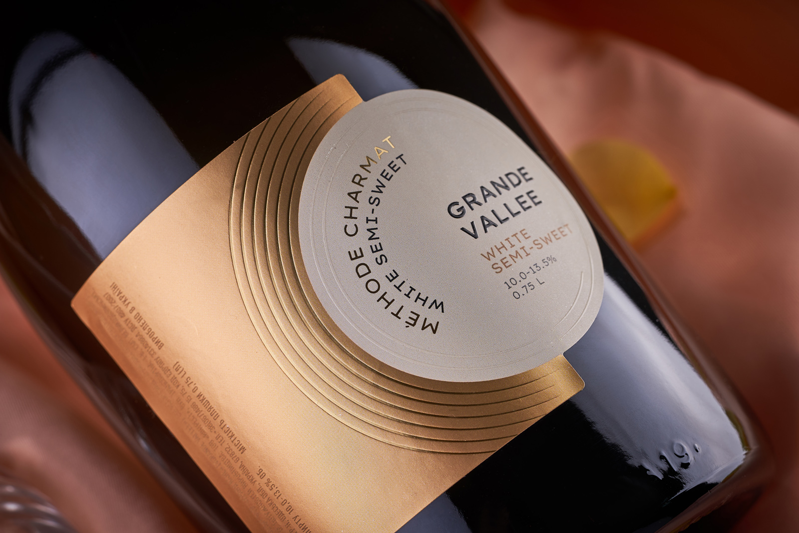 現代簡潔的起泡酒包裝設計參考(圖5) 現代簡潔的起泡酒包裝設計參考(圖5)