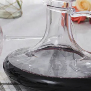 創意酒包裝設計紛賦金牌設拉子紅葡萄酒產品包裝設計欣賞(圖3)