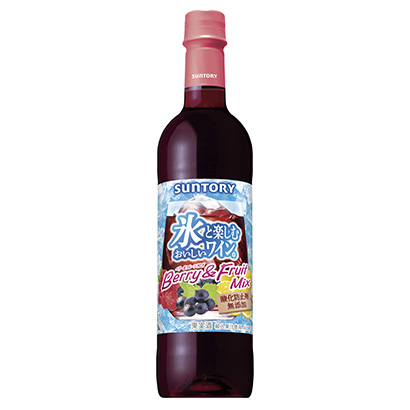 冰和享受的美味葡萄酒。無抗氧化劑漿果水果酒類包裝設計(圖1)